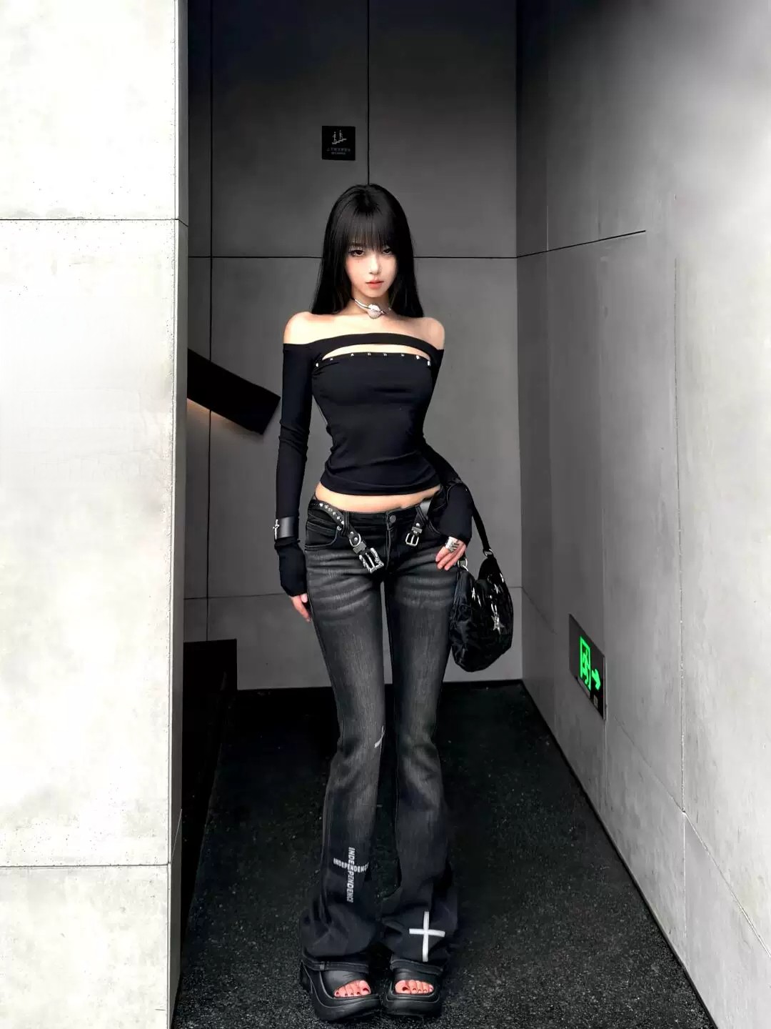 아메리칸 핫걸 바람 십자가 자수 청바지 하이웨이스트 몸매 가꾸기 슬림해 보이는 워싱 다용도 디자인 센스 나팔 바지