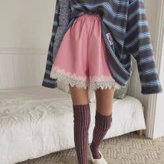 批发现货 早秋皮革休闲<b class='q'>短裤</b>女蕾丝花皮裤女