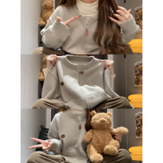 批发韩系设计感软糯拉链圆领秋冬针织衫女开衫慵懒高级感宽松<b class='q'>毛衣</b>外套