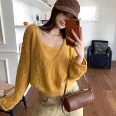 批发im向首尔假期~v领长毛马海<b class='q'>镂空</b>上衣女秋绞花针织罩衫/吊带两件套