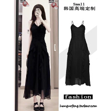 批发黑色网纱不规则吊带<b class='q'>连衣裙</b>2026夏季新款法式赫本风V领收腰长裙子