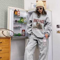 批发现韩国东大门秋冬女装薄款加绒保暖字母印花慵懒风卫衣裤子套装