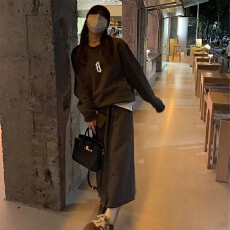 批发<b class='q'>套装</b>女秋冬港风小众百搭宽松套头字母卫衣休闲半身裙时尚两件套潮