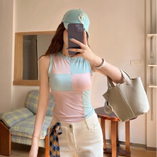 批发实拍早春夏新款多巴胺格子拼色一体式背心自带罩杯女