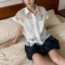 批发实拍夏季时尚韩国东大门镂空<b class='q'>透明</b>收腰气质落肩袖蕾丝衫女搭配吊带