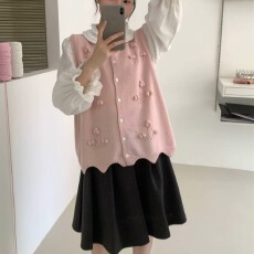 批发实拍复古<b class='q'>手工</b>球球减龄针织马甲开衫女宽松秋冬叠穿无袖<b class='q'>毛衣</b>马夹