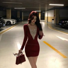 批发小众设计感纯欲<b class='q'>性感</b>红色包臀裙女秋冬新款穿搭修身显瘦短款连衣裙