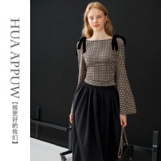 批发好看显瘦法式设计感格纹船领长袖<b class='q'>衬衫</b>2025秋季新款修身喇叭袖上衣