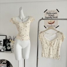 批发纯欲风u领短袖碎花T恤女夏季收腰修身蕾丝内搭设计感紧身短款<b class='q'>上衣</b>