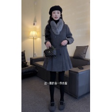 批发法式小香风白鸭绒内胆百褶<b class='q'>连衣裙</b>女冬加厚保暖气质狐狸毛领外套潮