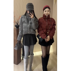 批发2025新年红烫钻点缀短款面包服立领宽松保暖<b class='q'>羽绒服</b>外套