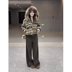 批发费尔岛印花连帽毛领羊羔毛<b class='q'>羽绒服</b><b class='q'>女</b>2025冬季新款皮毛一体保暖外套