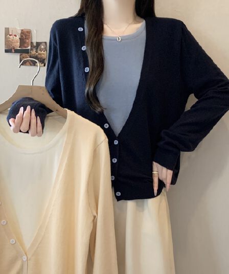한 부서 V넥 페이크 레이어드 긍정적 인 어깨 긴팔 티셔츠 여성 가을 겨울 디자인 센스 쇼트 스타일 인사이드 가져 가라. 기본 셔츠 맨위