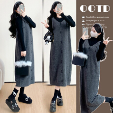 批发实拍#孕妇春装连衣裙2026新款春秋宽松立领针织上衣+背带裙两件套