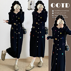 批发实拍#孕妇连衣裙秋装2025新款<b class='q'>春</b>秋时尚宽松卡通刺绣扣子针织长裙