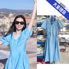 批发明星周也<b class='q'>同款</b>蓝色V领泡泡袖<b class='q'>连衣裙</b>女夏季法式收腰显瘦气质长裙子
