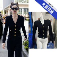 批发戚薇<b class='q'>明星</b><b class='q'>同款</b>黑色短款V领针织衫金属扣修身显瘦开衫秋季新款外套