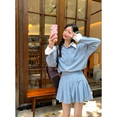 批发实拍春季百搭蓝色<b class='q'>条纹</b>长袖衬衫套装高腰百褶<b class='q'>短裙</b>两件套