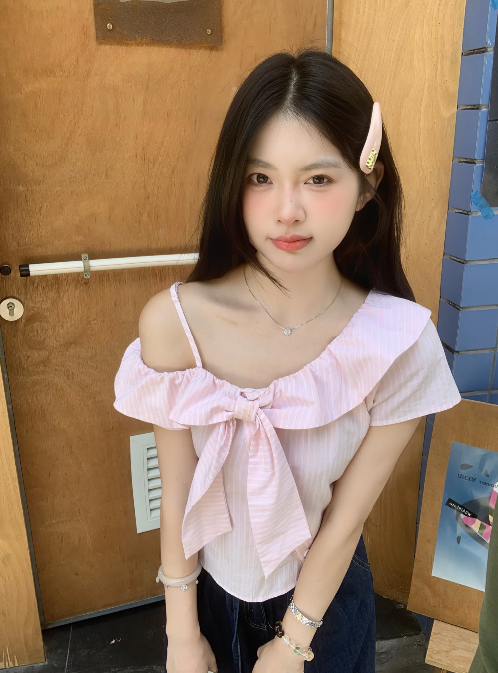 실사 한 부서 핑크색 스트라이프 나비 매듭 셔츠 작은 셔츠 새는 어깨 반팔 맨위 여성