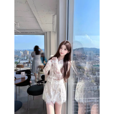 批发白色法式套装女秋季轻奢名媛纯欲内搭长袖蕾丝上衣配短裙两件套装