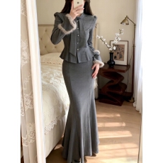 批发巨好看百搭小众设计感飘带修身小衫&高腰鱼尾半身裙两件套装