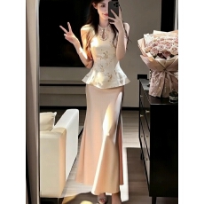 批发新中式气质复古刺绣收腰无袖<b class='q'>上衣</b>缎面半裙2026夏季新款高级套装女