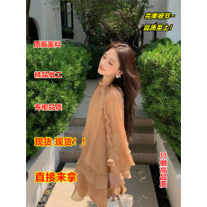 批发乌木甜茶法式轻柔飘逸喇叭袖荷叶边慵懒风蕾丝<b class='q'>连衣裙</b>