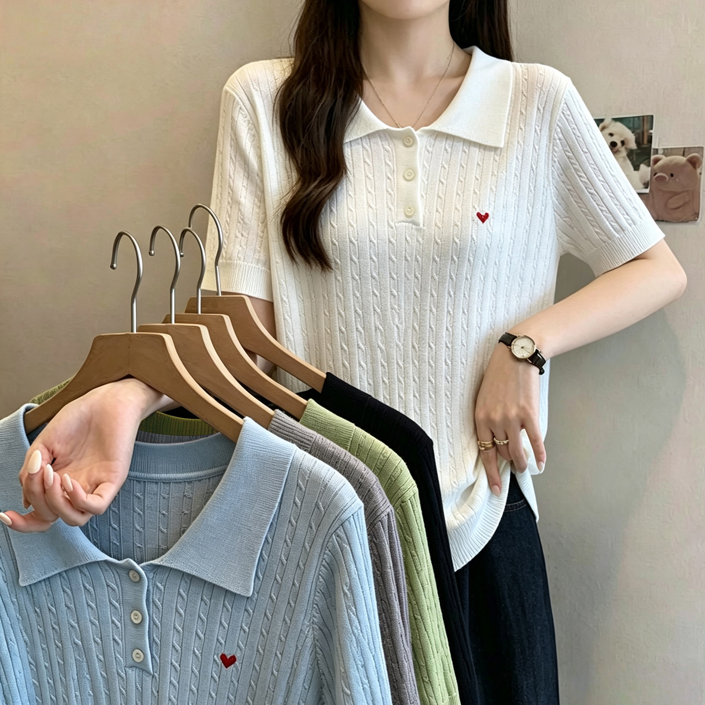 실사 빅 사이즈 여성 의류 2026 여름 새로운 루즈핏 슬림해 보이는 통통한 여동생 POLO 칼라 자수 니트 반팔 맨위