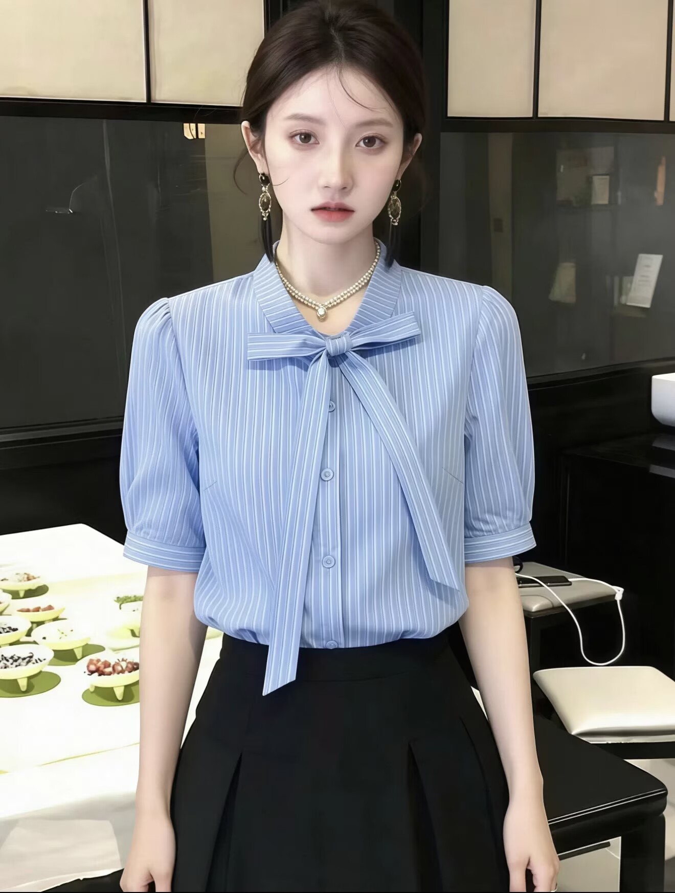 파란색 나비 매듭 스트라이프 여성 셔츠 2026 새로운 봄 여름 새로운 품격 패션 연령 감소 착용 가져 가라. 셔츠 세트