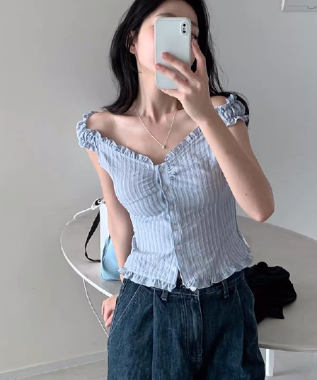 부드러운 Pleat 측면 상쾌 블루 스트라이프 수 있습니다. 오프숄더 둘 착용 셔츠