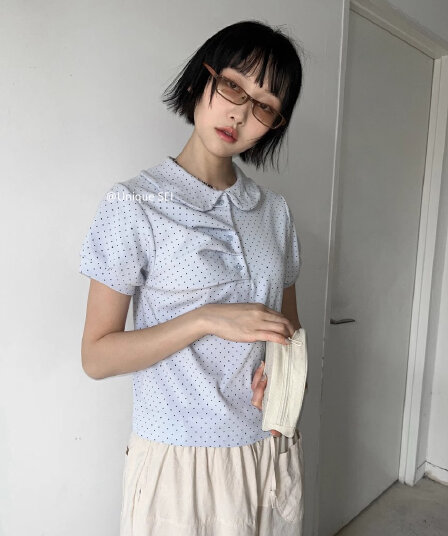 베이비 칼라 도트 무늬 주름 셔츠 캐주얼 폴로 칼라 반팔 맨위