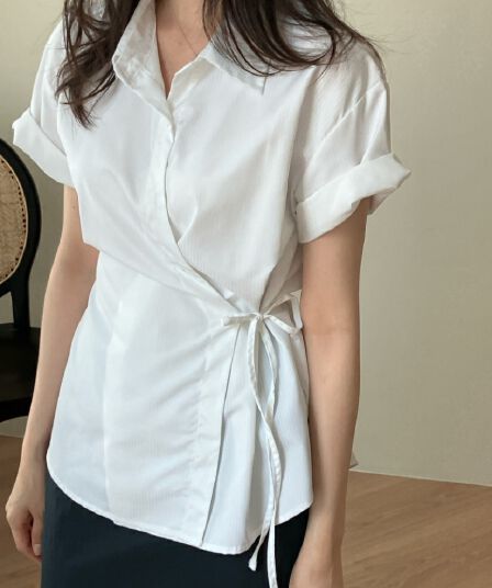 한국 chic 레트로 품격 캐주얼 스트라이프 디자인 센스 측면 스트랩 허리 수축 슬림해 보이는 반팔 셔츠