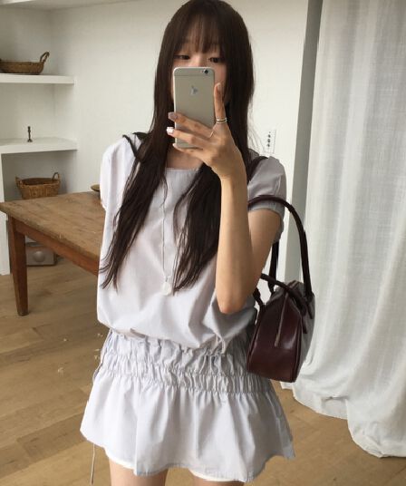 한국 ins 작은 대중 디자인 센스 캐주얼 슬림해 보이는 밴딩 펌프 로프 레이스업 작은 키 거품 소매 드레스