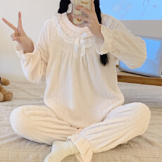 批发新宝50批冬季女士双长圆领蕾丝花边款纯色<b class='q'>睡衣</b>法兰<b class='q'>绒</b>柔软感家居服