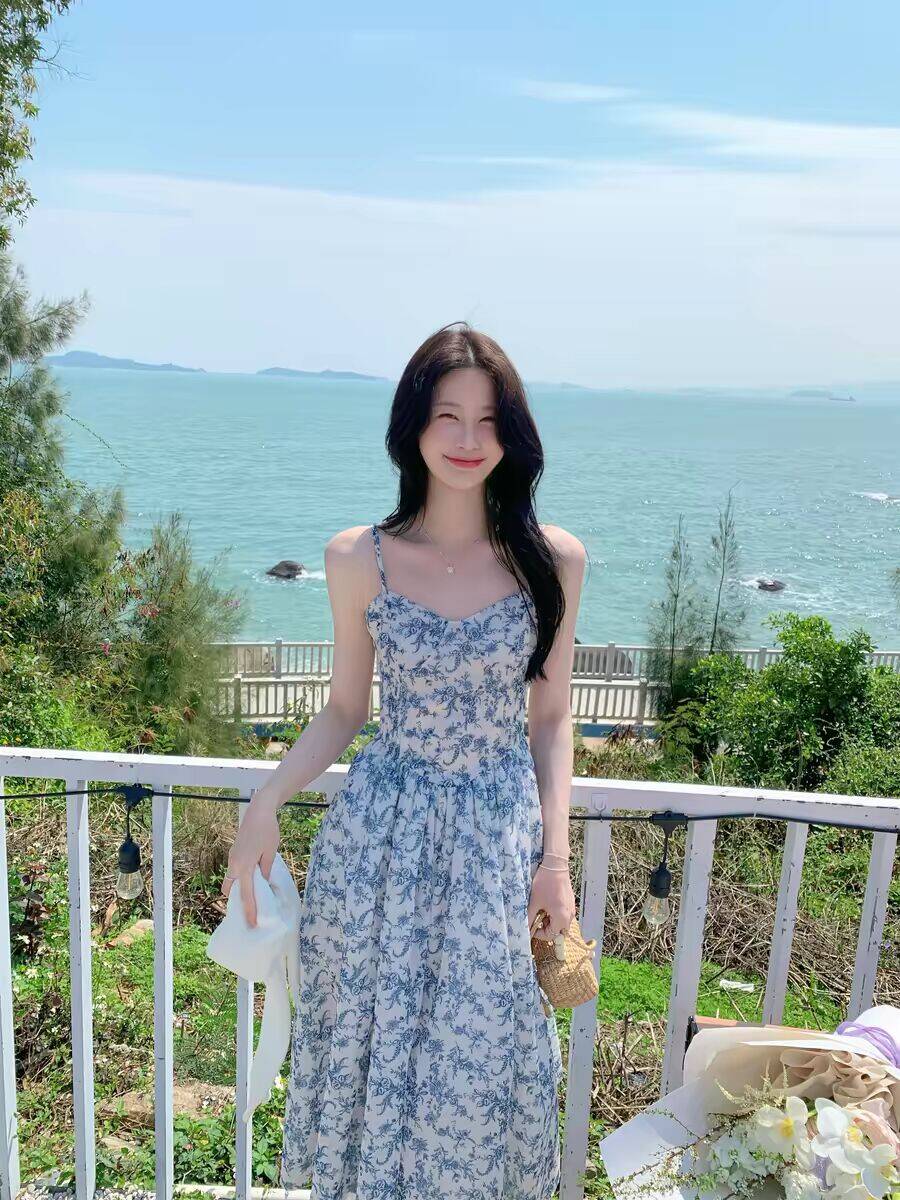 jejuna 프라이드 치킨 유럽 니켈 청화 백자 효과적인 얇은 허리 프랑스식 슬립 드레스 화이트 니트 오픈 가디건 해변가 세트