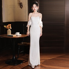 批发晚礼服女轻奢小众高端法式高级感主持人端庄大气缎面白色<b class='q'>一字肩</b>裙