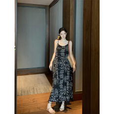 批发实拍实价 新款法式晕染复古印花<b class='q'>吊带</b><b class='q'>连衣裙</b>女设计感小众长裙