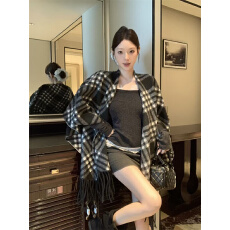 实拍不减价 慵懒感秋冬复古格纹披肩女外搭高级感大围巾斗篷披风