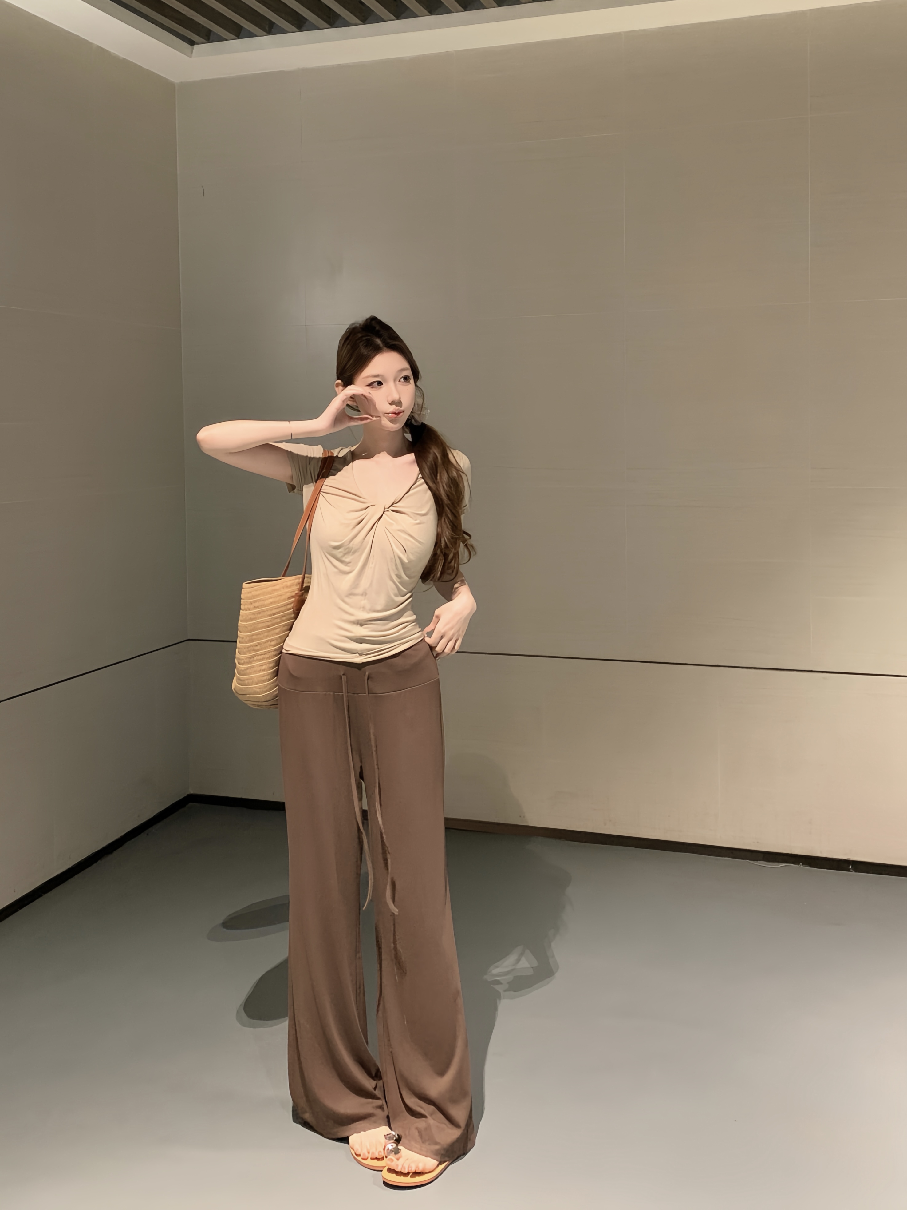 실사 아니요 가격 인하 순수한 욕망 세트 비틀림 V넥 반팔 티셔츠 여성 루즈핏 넓은 다리 부츠컷 캐주얼 바지 투피스 세트