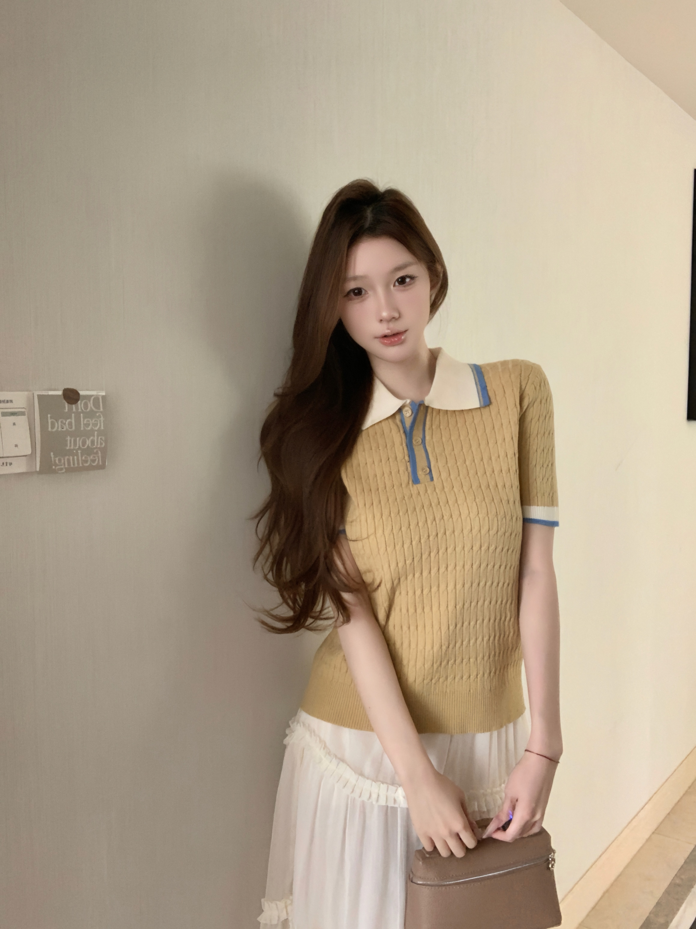 실사 아니요 가격 인하 한 부서 배색 패치워크 폴로 칼라 긍정적 인 어깨 반팔 니트 스웨터 여성 패션 출퇴근 다용도 맨위