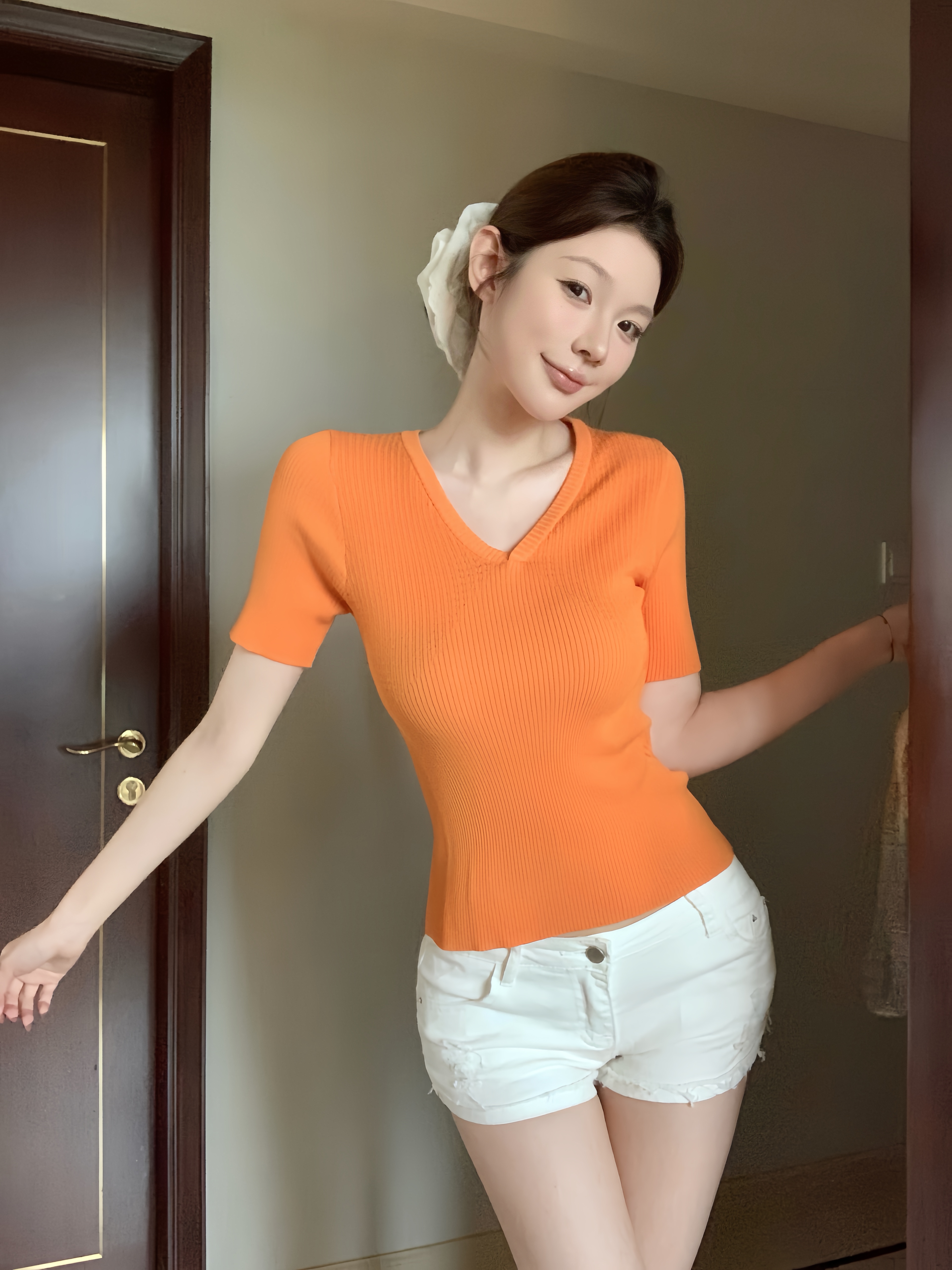 실사 아니요 가격 인하 오래된 돈 바람 V넥 홀로우 아웃 반팔 니트 스웨터 여성 레저 몸매 가꾸기 슬림해 보이는 다용도 만나는 맨위