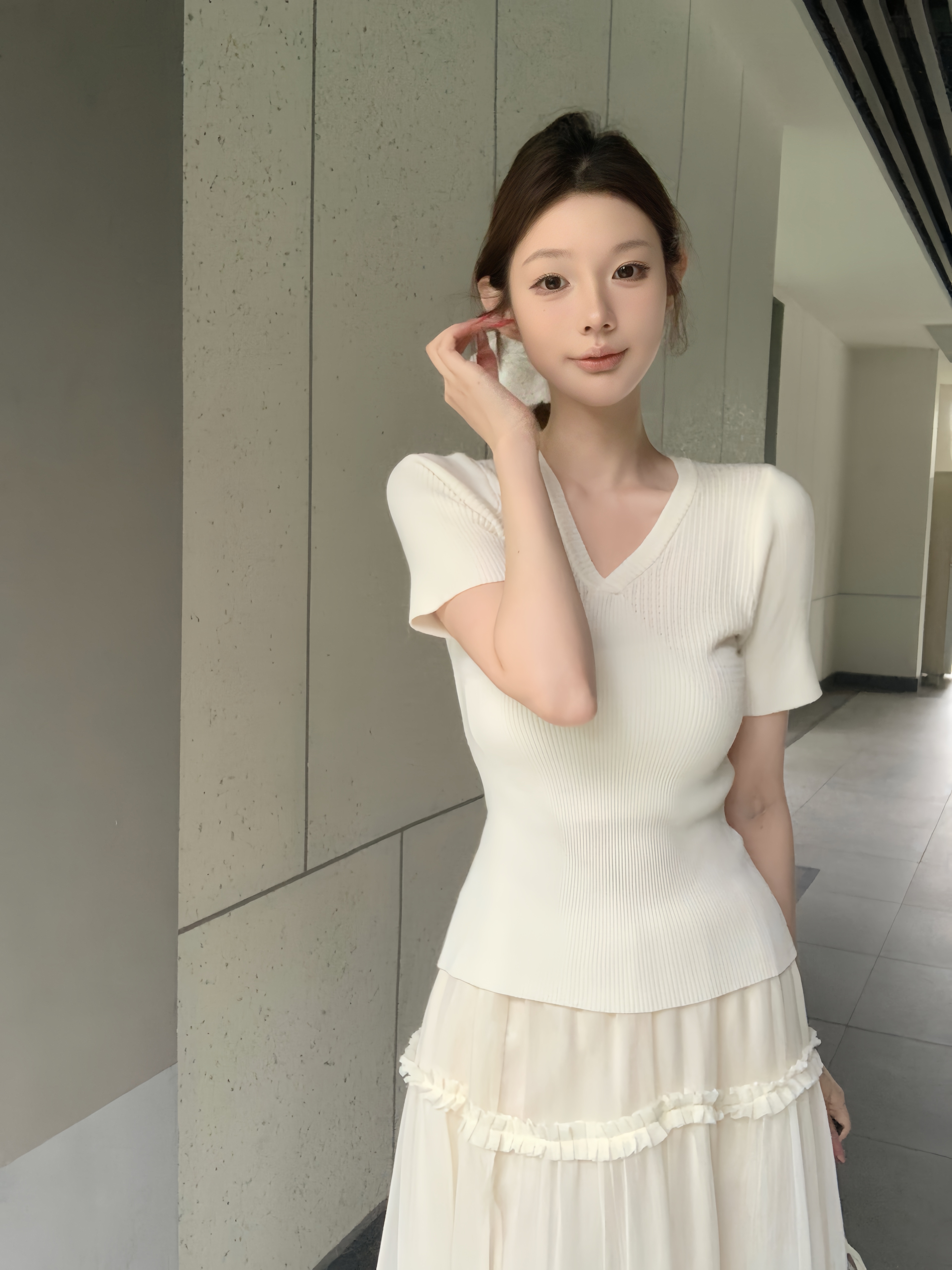 실사 아니요 가격 인하 오래된 돈 바람 V넥 홀로우 아웃 반팔 니트 스웨터 여성 레저 몸매 가꾸기 슬림해 보이는 다용도 만나는 맨위