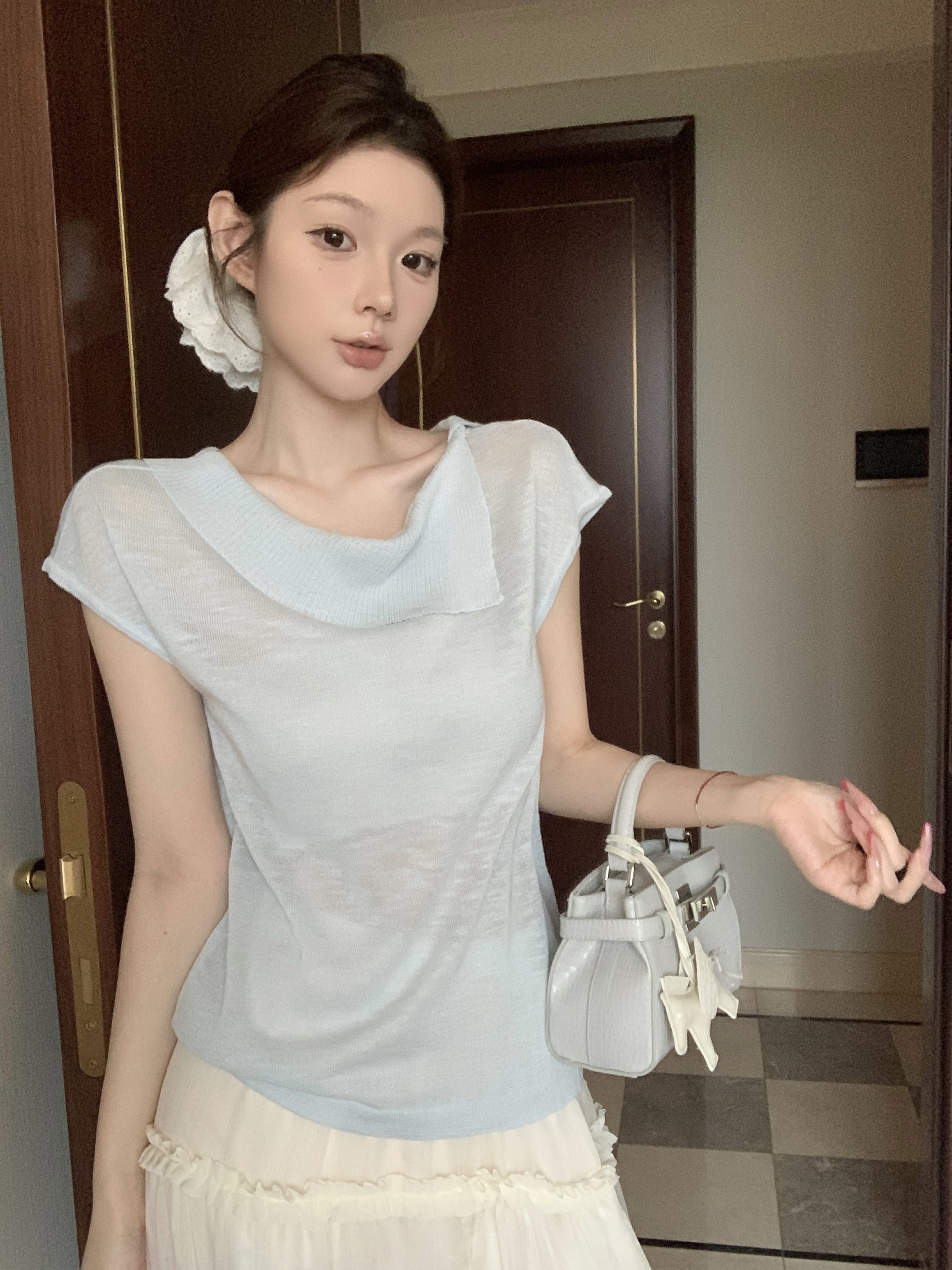 실사 아니요 가격 인하 한 부서 불규칙 칼라 단색 작은 날다 소매 짠 셔츠 여성 여름 새로운 부드러운 품격 맨위