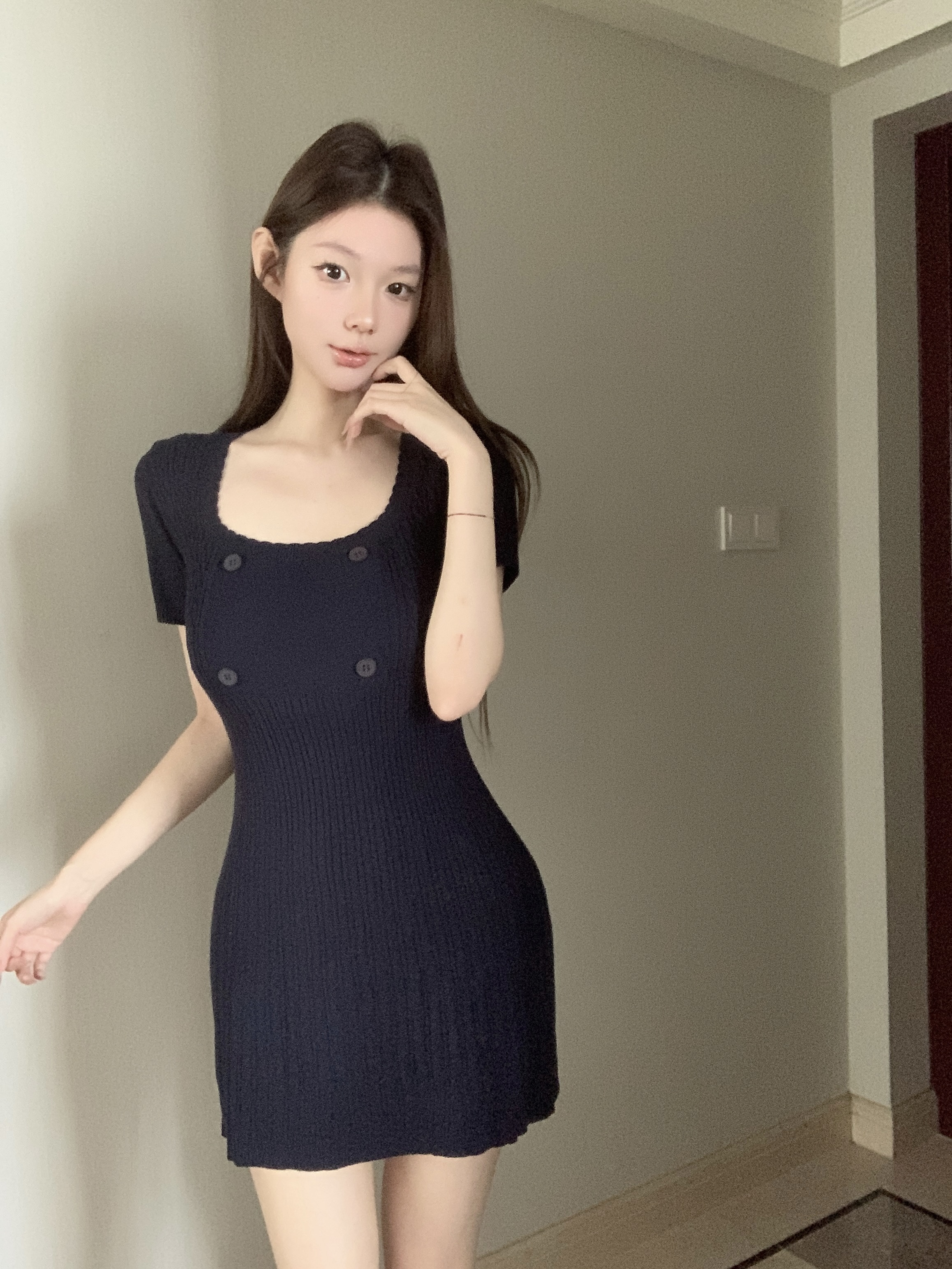 실사 아니요 가격 인하 레드 맨 파빌리온 반팔 니트 여자 여름 회색 디자인 센스 자이언트 잘 생긴 몸매 가꾸기 드레스