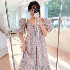 批发已出货　　V领皱褶感<b class='q'>泡泡袖</b>碎花<b class='q'>连衣裙</b>