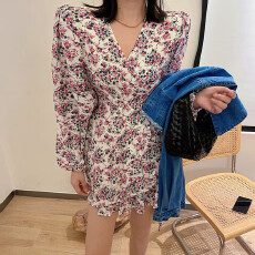 批发已出货  v领泡泡袖系带碎花连衣裙