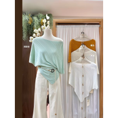 批发长期供货～26夏季新款气质<b class='q'>不规则</b>蝙蝠短袖斜肩坑条<b class='q'>针织衫</b>显瘦上衣