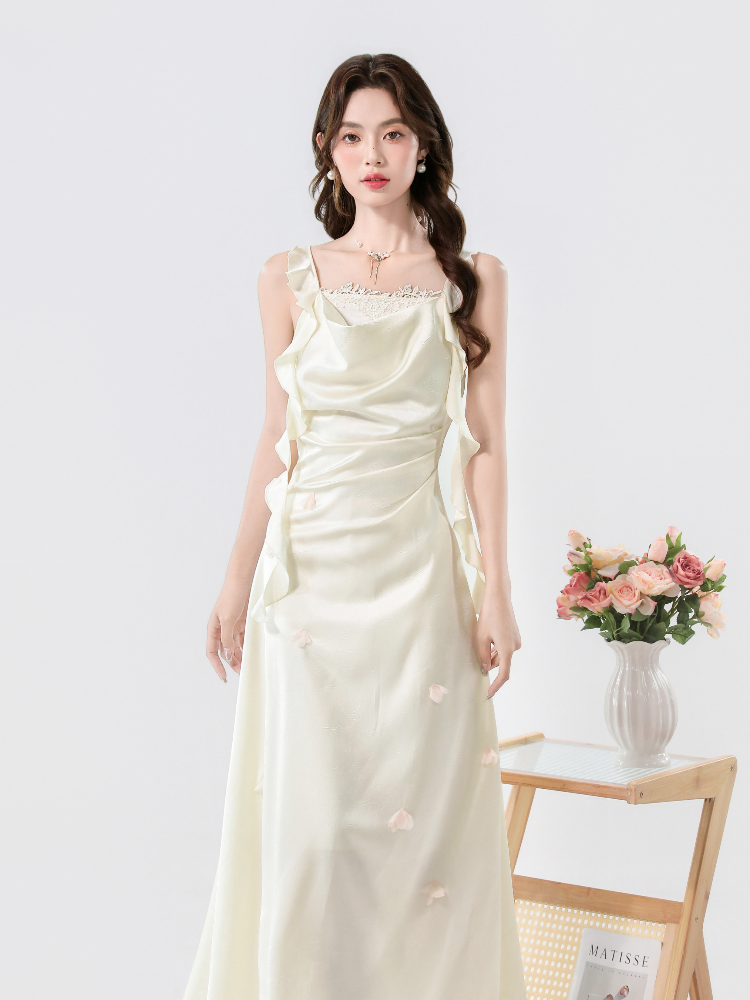실사 여름 새로운 자이언트 디스플레이 몸 롱 코트 슬림해 보이는 섹시함 여성 Chic 고유 한 작은 대중 새틴 드레스