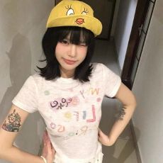 东盛网批  现货原版面料纯欲风设计感彩绘字母印花T恤女夏季