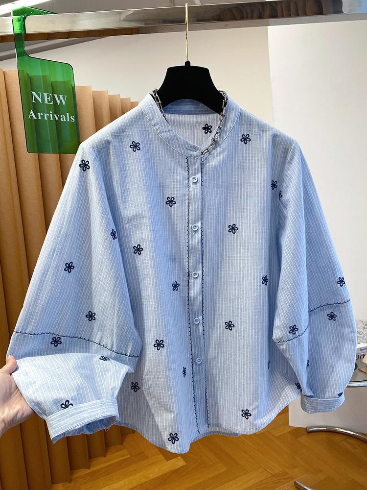 한 부서 파란색 스트라이프 셔츠 여성 긴 소매 2026 새로운 이른 봄 루즈핏 외국 가스 슈퍼 잘 생긴 꽃무늬 자수 맨위